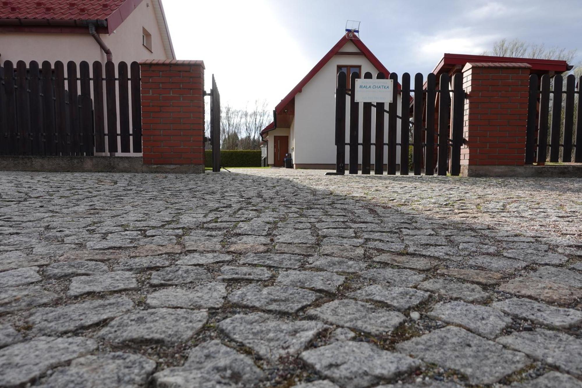 Mala Chatka Caloroczny Domek Krzeszow  Luaran gambar