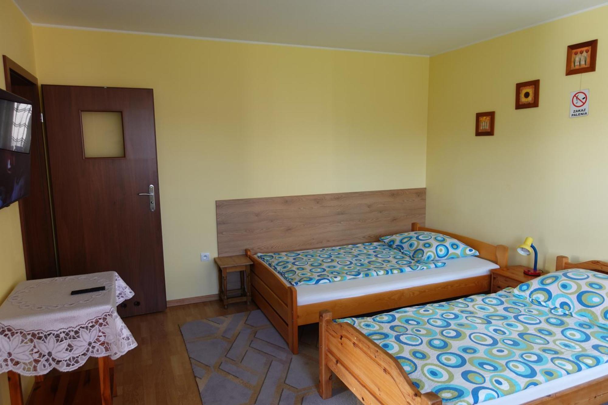 Mala Chatka Caloroczny Domek Krzeszow  Luaran gambar