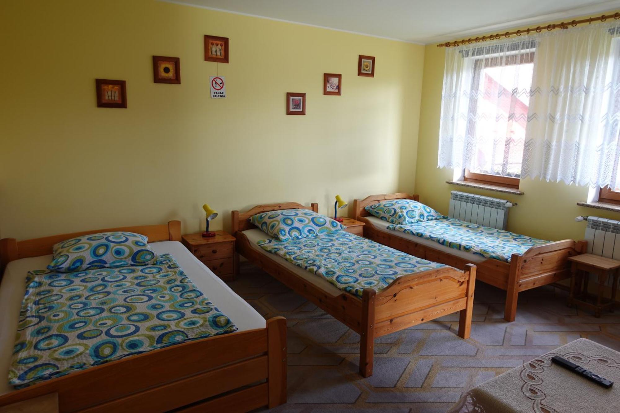 Mala Chatka Caloroczny Domek Krzeszow  Luaran gambar