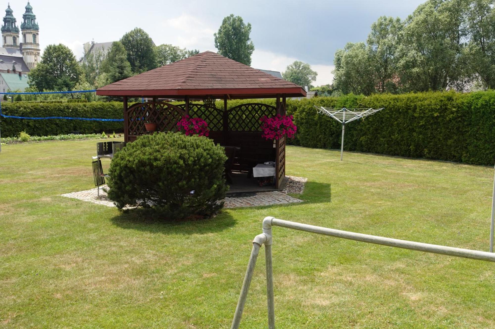Mala Chatka Caloroczny Domek Krzeszow  Luaran gambar