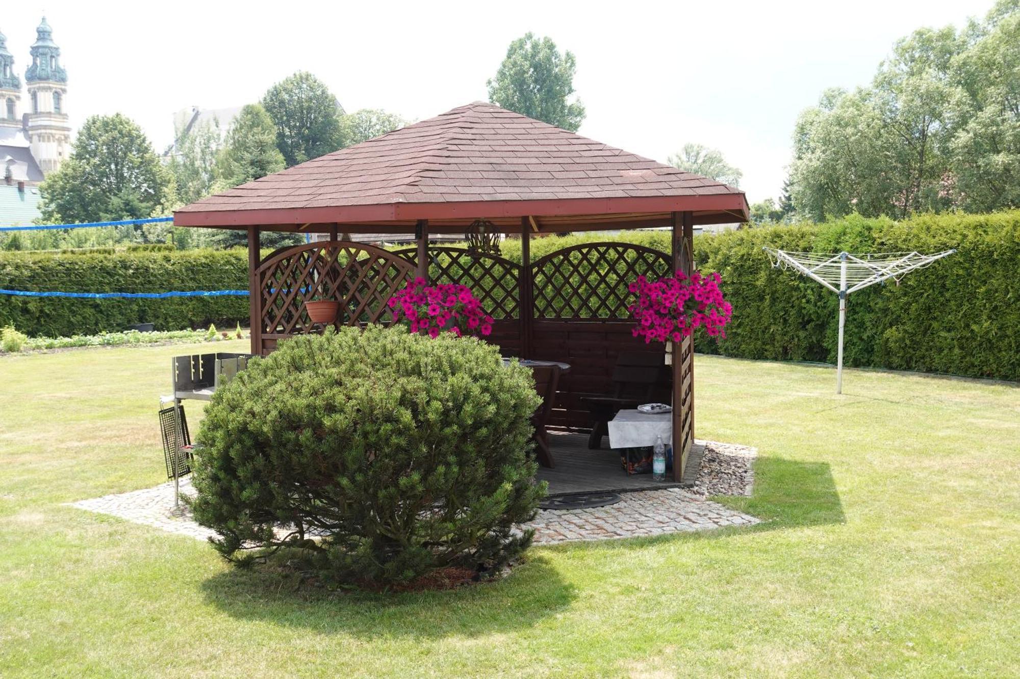 Mala Chatka Caloroczny Domek Krzeszow  Luaran gambar